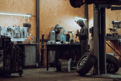 Waarom een garagebezoek dit jaar opeens veel duurder werd