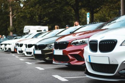 Tweedehands auto's zijn in drie maanden tijd fors goedkoper